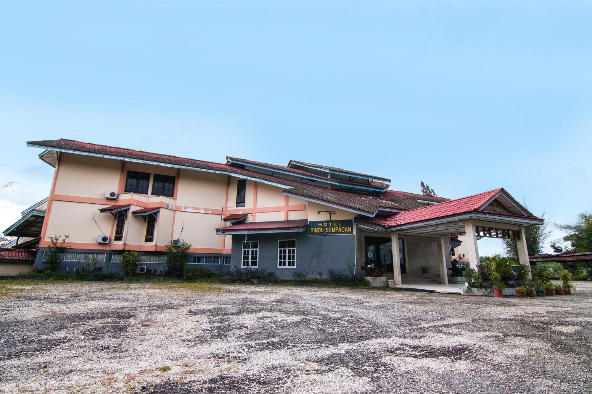 Oyo 92330 Hotel Rindu Sempadan Near Taman Wisata Rindu Sempadan Pekanbaru Bagian luar foto